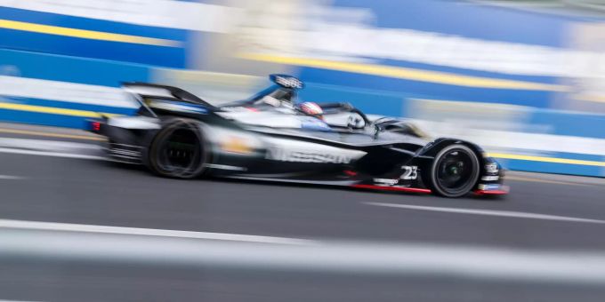 Der Schweizer Fahrer Sebastien Buemi nimmt an der elften Etappe der Formel E in Bern teil. formel e zürich