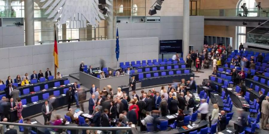Abgeordnete stimmen im Bundestag zum Bundeswehreinsatz im Libanon ab. Foto: Monika Skolimowska