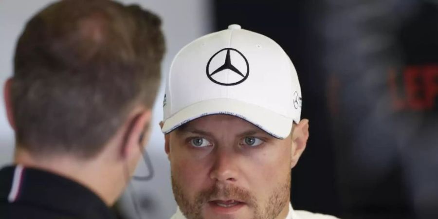 Die Zukunft von Valtteri Bottas (r) bei Mercedes ist offen. Foto: Laszlo Balogh/AP