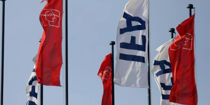 Auf der IFA, die in diesem Jahr vom 6. bis 11. September in Berlin stattfindet, werden die grossen Hersteller vor allem ihre Lösungen für die smarte Vernetzung ihrer Geräte präsentieren. Foto: Kay Nietfeld Auf der IFA, die in diesem Jahr vom 6. bis 11. September in Berlin stattfindet, werden die grossen Hersteller vor allem ihre Lösungen für die smarte Vernetzung ihrer Geräte präsentieren. Foto: Kay Nietfeld