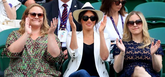 Meghan besuchte das Spiel mit zwei alten Schul-Freundinnen aus Amerika. Die beiden werden als heimliche Taufpaten von Archie gehandelt. meghan markle