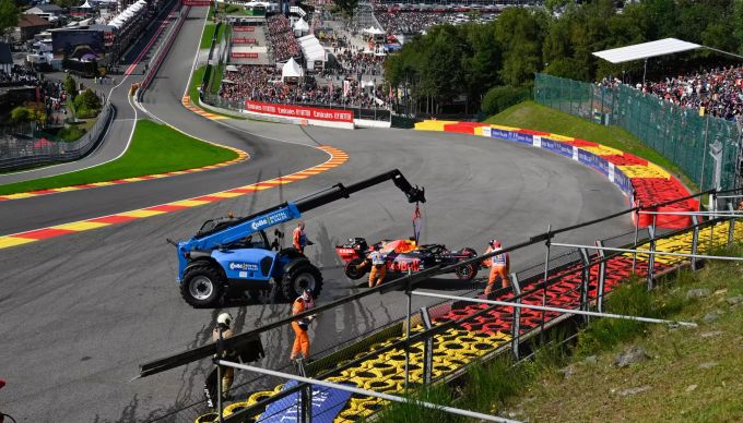 Asphaltierte Auslaufzone in Raidillon de l'Eau Rouge: Hier schlug Max Verstappen im Rennen der Formel 1 in die Mauer ein. Formel 1 Belgien GP