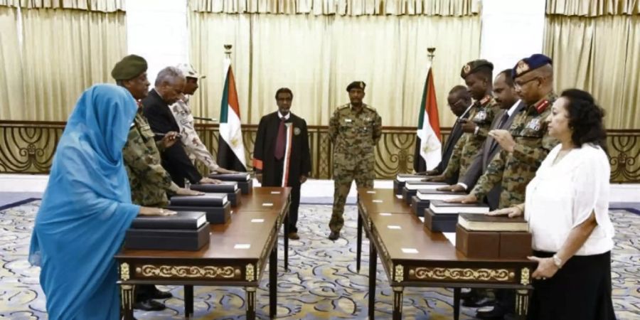 Die Vereidigung des Souveränen Rats in Khartum