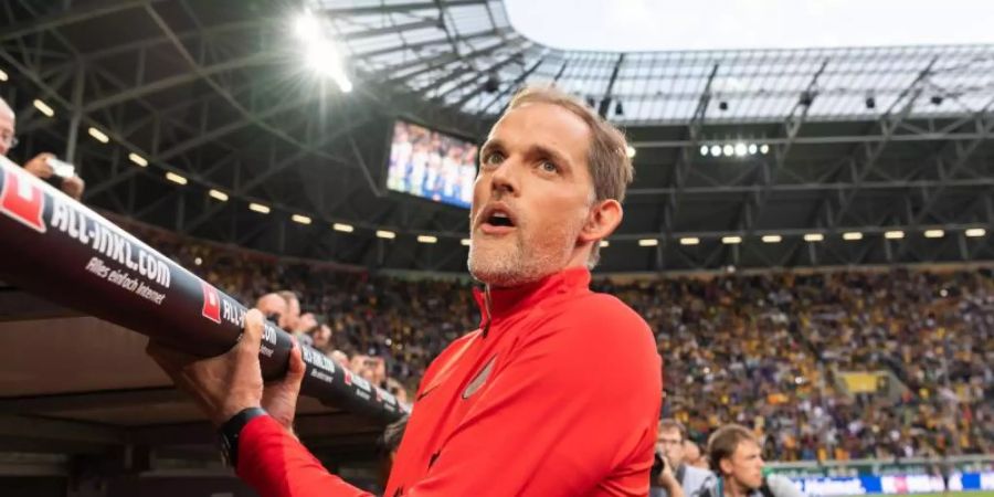 Schaut sich um: PSG-Coach Thomas Tuchel beim Testspiel in Dresden. Foto: Robert Michael