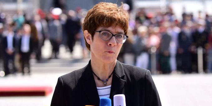 Die deutsche Verteidigungsministerin Annegret Kramp-Karrenbauer. annegret kramp karrenbauer