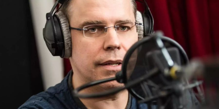 Heiko Grauel bei einem Casting als neue Stimme für die Durchsagen in deutschen Bahnhöfen ausgewählt. Foto: Andreas Arnold