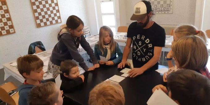 Der Kurs «Comic zeinchen» vom Urner Ferienpass Urner Ferienpass