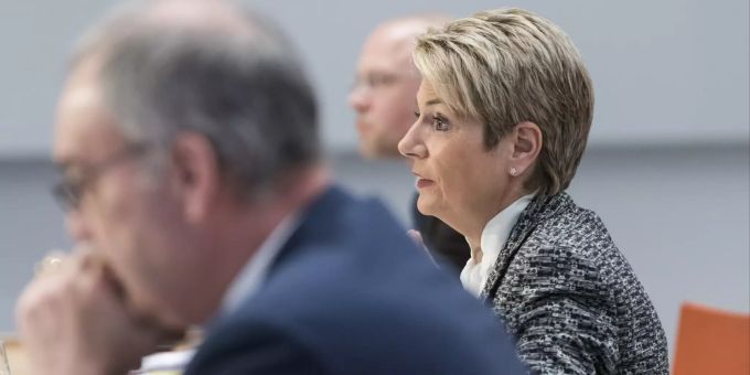 Der Bundesrat unternimmt einen neuen Anlauf für die Verrechnungssteuer-Reform, da Schweizer Firmen für eine Anleihe oft ins Ausland ausweichen. Verrechnungssteuer-Reform