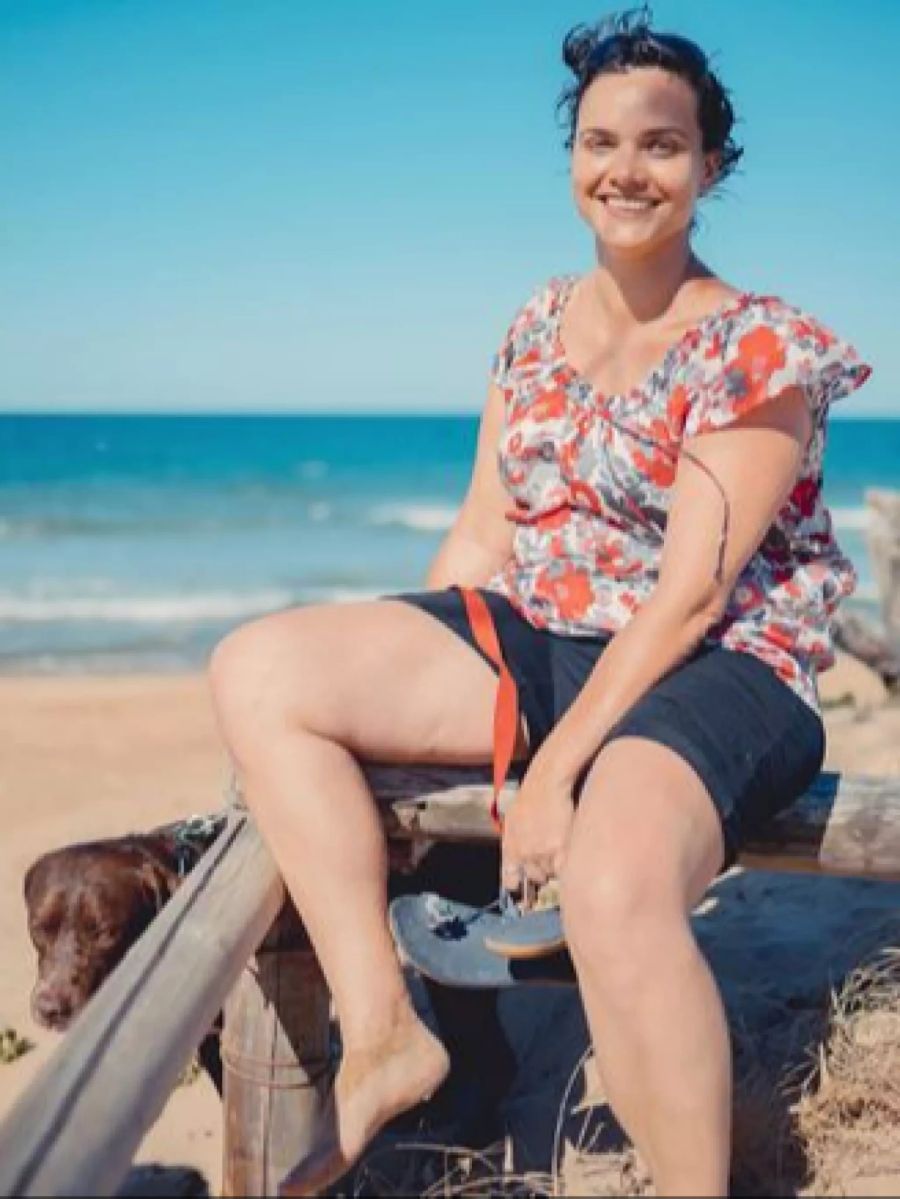 Vivien (38) aus Australien ist vom Rheinland nach «Down Under» ausgewandert, und führt dort auf Aboriginie-Land eine Geflügelfarm. Sie mag keine Oberflächlichkeit und spricht lieber über tiefgründige Themen wie Philosophie, Liebe und die Welt.