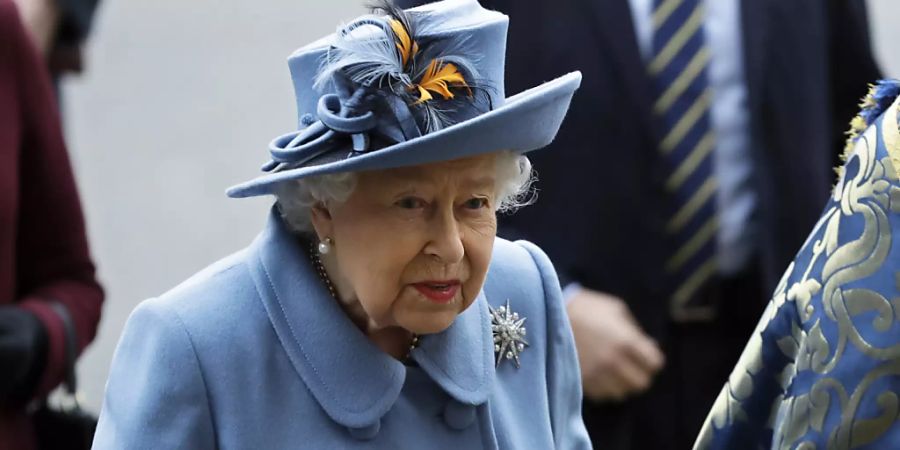 Ob Queen Elizabeth schon von ihrem Statuen-Sturz weiss?