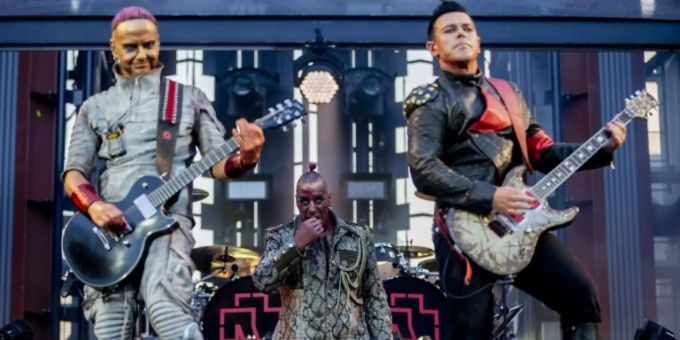 Frankfurt/Main - Bericht: Musikstars schliessen sich gegen Plattenfirmen zusammen
