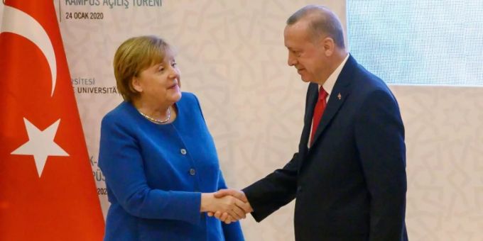 Merkel trifft sich mit Erdogan. Merkel Erdogan