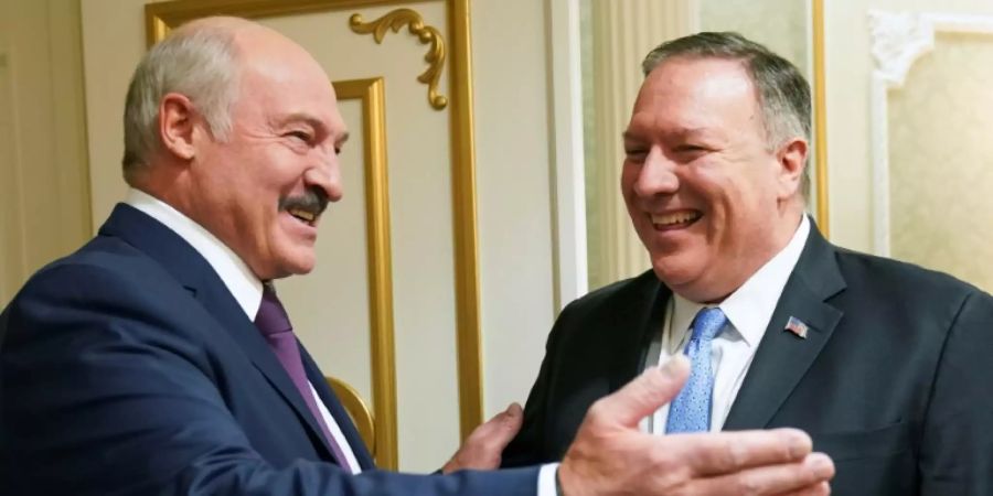 Lukaschenko (l.) und Pompeo