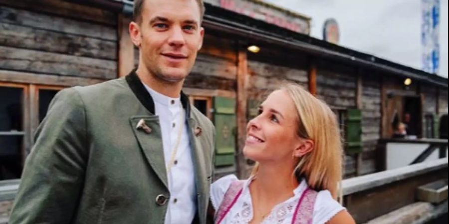 Manuel Neuer am Oktoberfest mit Nina.