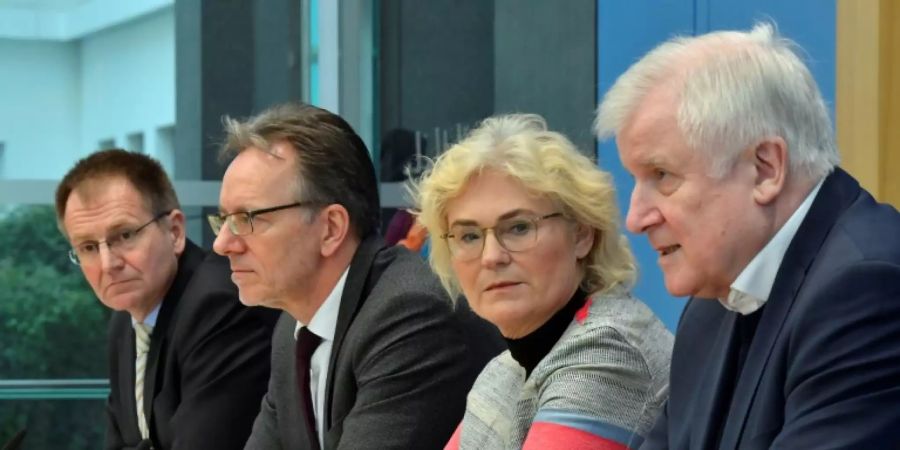 Justiministerin Lambrecht und Innenminster Seehofer