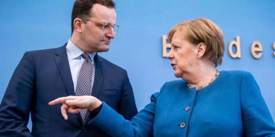 Die Partei von Bundeskanzlerin Angela Merkel und Gesundheitsminister Jens Spahn (beide CDU) gewinnt an Zustimmung. Foto: Michael Kappeler/dpa