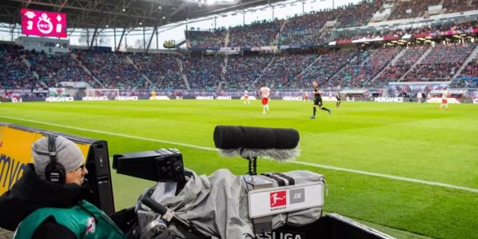 Geisterspiele wird es nur in Ausnahmefällen im Free-TV zu sehen geben. Foto: Robert Michael/dpa Geisterspiele wird es nur in Ausnahmefällen im Free-TV zu sehen geben. Foto: Robert Michael/dpa