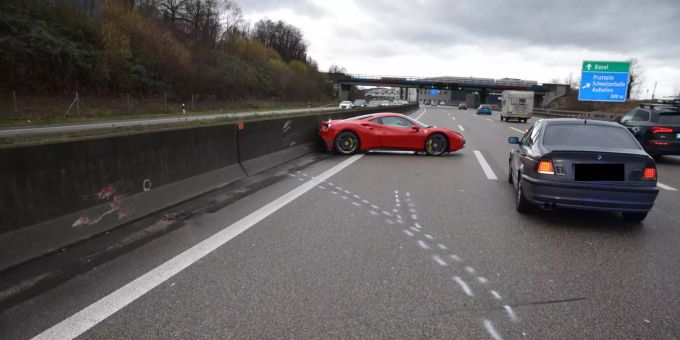 Unfall auf der Autobahn A2. Unfall