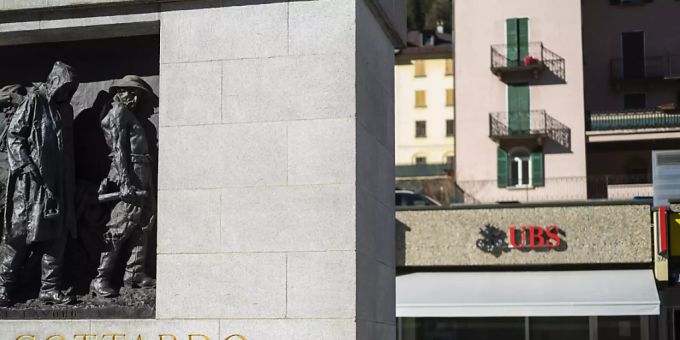 Filiale der Grossbank UBS am Bahnhof Airolo. (Archivbild) UBS