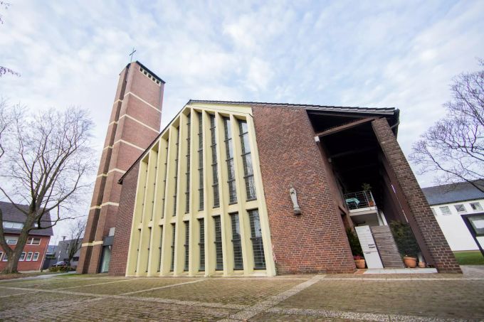 Die Landeskirchen verlieren stetig an Zulauf. Kirchen