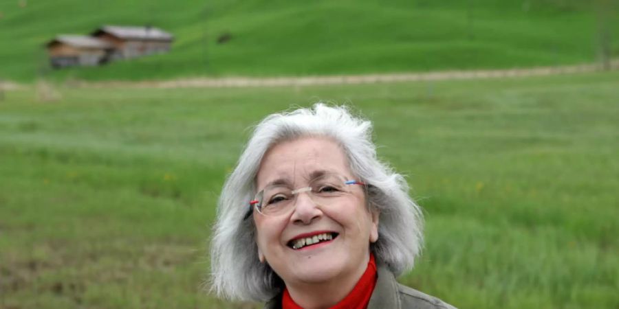 Die Zürcher Radiolegende Elisabeth Schnell - hier 2005 im Berner Oberland - ist im Alter von 90 Jahren an den Folgen einer Erkrankung gestorben.
