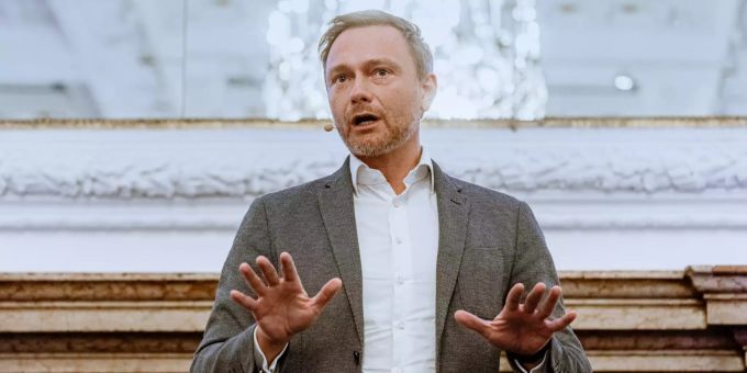 Christian Lindner (FDP), Bundesvorsitzender, spricht auf einer Wahlkampfveranstaltung der FDP zur Bürgerschaftswahl 2020. (Archiv) solidaritätszuschlag