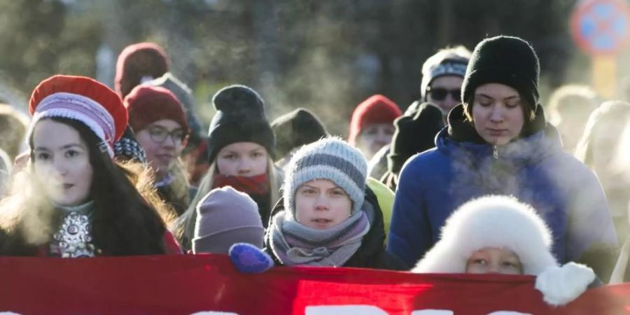 Greta Thunberg (M.) bei einem Klimastreik: Der EU-Aussenbeauftragte Borrell hat die Ernsthaftigkeit der jungen Aktivisten bezweifelt - und sich damit Ärger eingehandelt. Foto: Pã„r Bã„ckstrã–m/Bildbyran via ZUMA Press/dpa