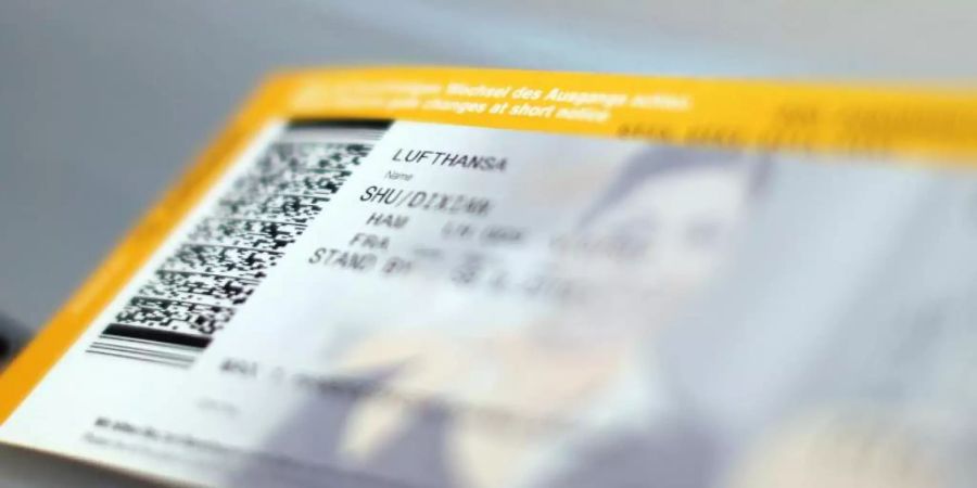 Mit einem Gutschein könnten Fluggesellschaften und Reiseveranstalter in der Corona-Krise finanziell entlastet werden. Foto: Malte Christians/dpa