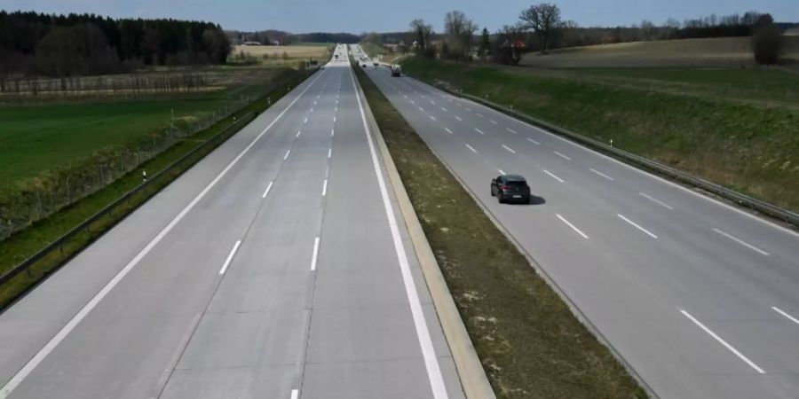 Autobahn in der Nähe von Sulzemoos bei München am 30. März