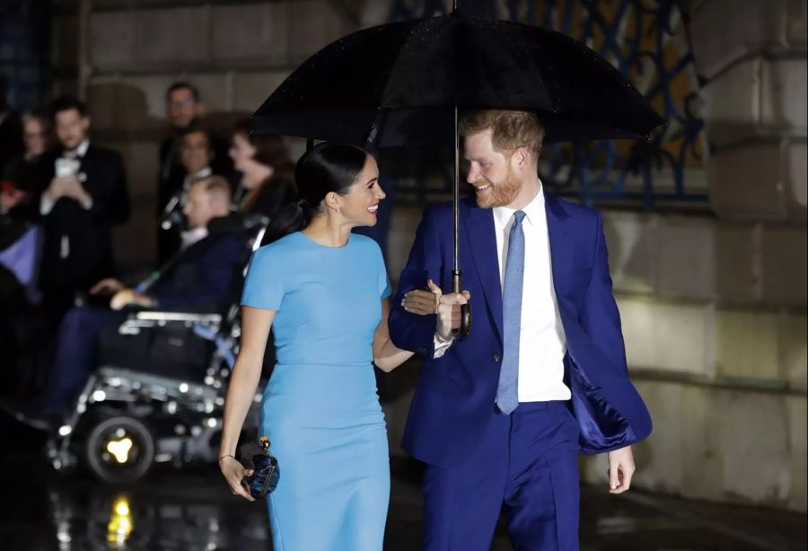 Meghan Markle, Herzogin von Sussex, und Prinz Harry, Herzog von Sussex, treffen bei der Verleihung der Endeavour Fund Awards ein.