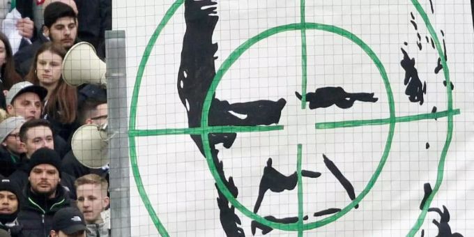 Den Fans ist vor allem die Kollektivstrafe ein Dorn im Auge. Foto: Roland Weihrauch/dpa Den Fans ist vor allem die Kollektivstrafe ein Dorn im Auge. Foto: Roland Weihrauch/dpa