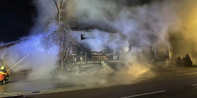 Brittnau AG - Unterstand wird Opfer eines Brandes