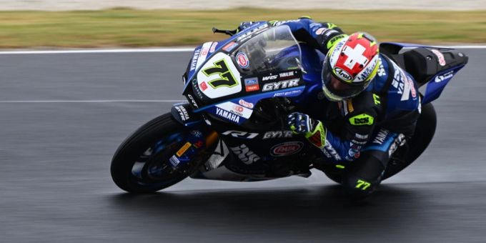 Dominique Aegerter fährt bei seiner Superbike-WM-Premiere auf Rang dreizehn. Dominique Aegerter