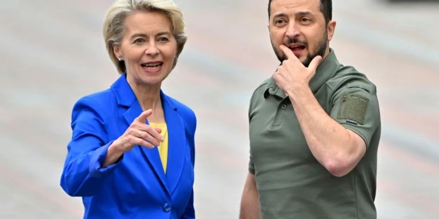 Von der Leyen mit Selesnykj bei einem Besuch in Kiew im September