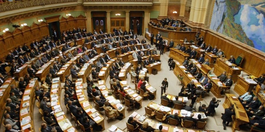 Die Grünen wollen zusammen mit der SP eine Sondersession zum Zusammenschluss der CS und der UBS einberufen. (Archivbild)