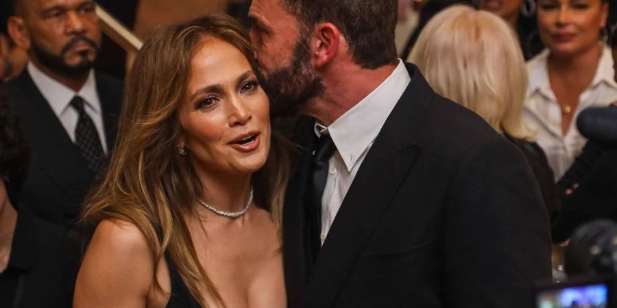 Jennifer Lopez und Ben Affleck auf einer Veranstaltung.