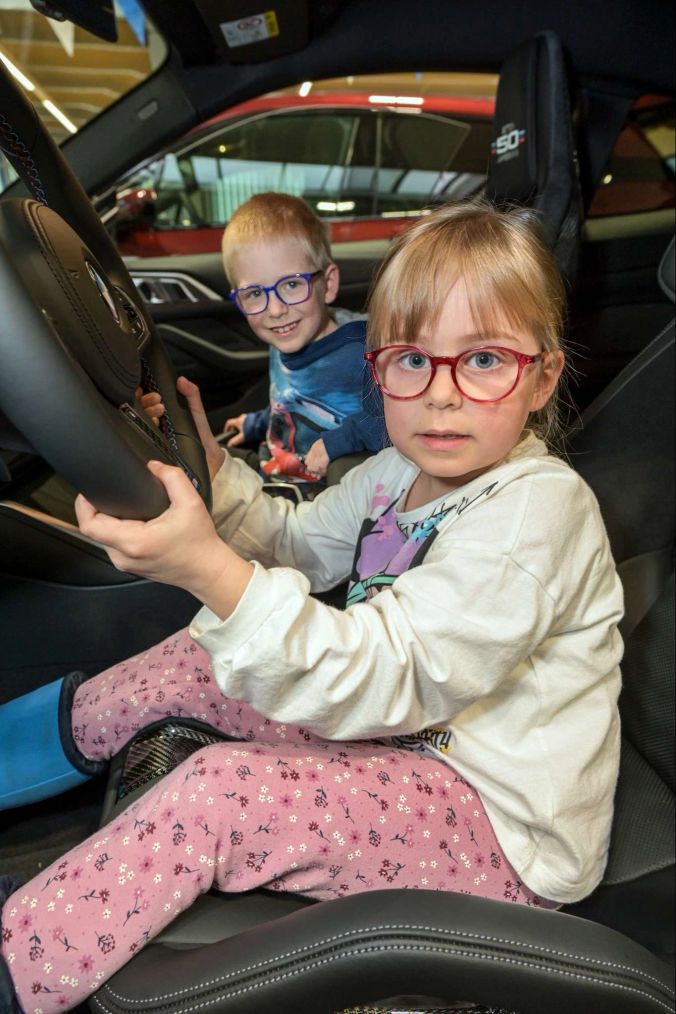 Pilotin Mia und Copilot Tim.