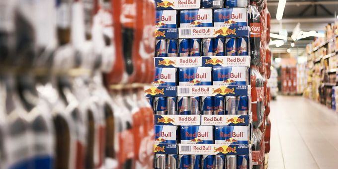Red Bull bringt Winzer aus Sardinien vor Gericht. winzer ochsen