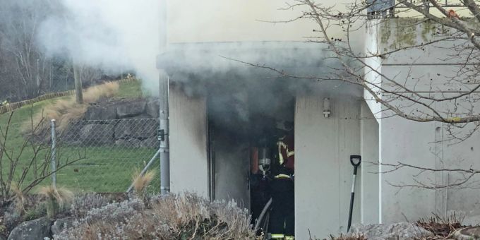Durch den Brand entstand erheblicher Sachschaden. Durch den Brand entstand erheblicher Sachschaden.