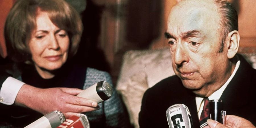 Pablo Neruda 1971 mit seiner Frau Matilde