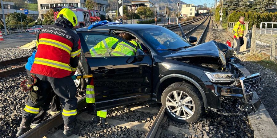 Freienbach: Selbstkollision endet auf Bahngleis