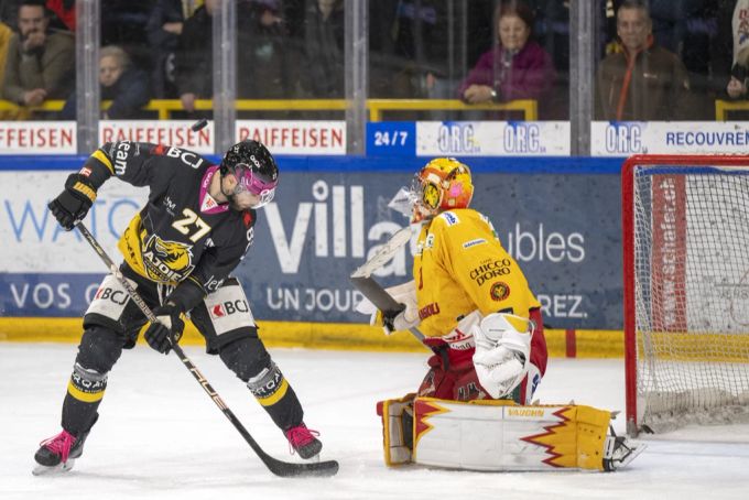 Auch im zweiten Duell finden die Offensivspieler von Ajoie keinen Weg an SCL-Torhüter Luca Boltshauser vorbei. Ajoie SCL Tigers