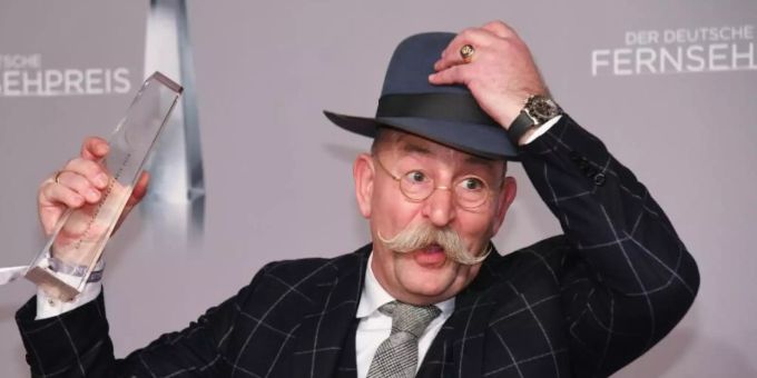 Horst Lichter hat Anfang des Jahres für seine Sendung «Bares für Rares» den Deutschen Fernsehpreis bekommen. Foto: Henning Kaiser/dpa Horst Lichter hat Anfang des Jahres für seine Sendung «Bares für Rares» den Deutschen Fernsehpreis bekommen. Foto: Henning Kaiser/dpa