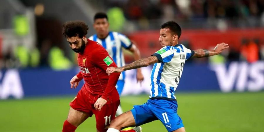 Mohamed Salah (l) zog mit dem FC Liverpool nach dem Sieg gegen CF Monterry ins Finale der Club-WM ein. Foto: Adam Davy/PA Wire/dpa