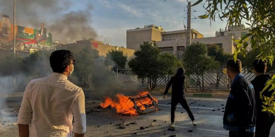 Proteste gegen Bezinpreiserhöhung im Iran