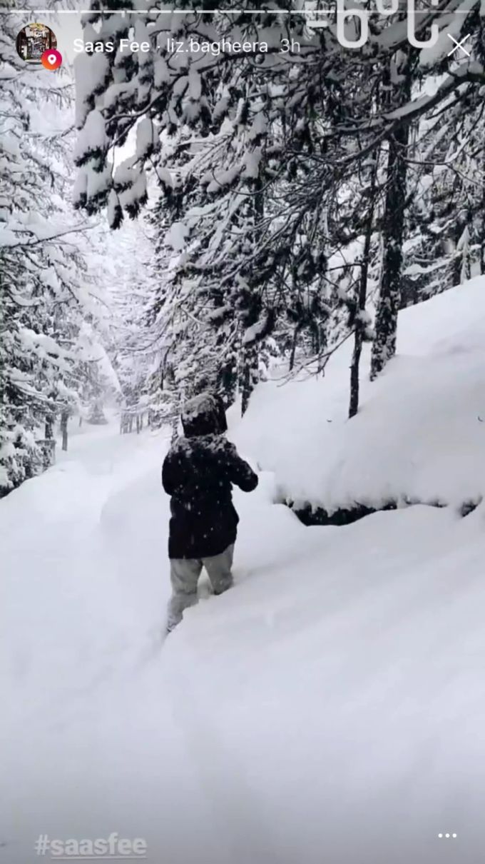 Saas-Fee VS versinkt am Sonntag im Schnee. Saas-Fee