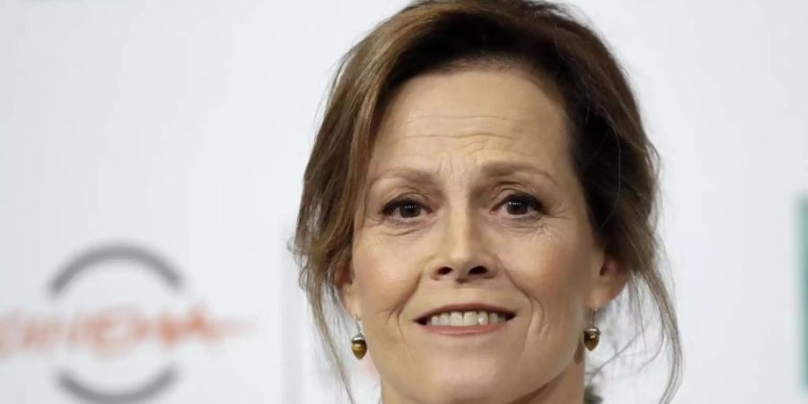 Sigourney Weaver hat mit «Alien» Filmgeschichte geschrieben. Nun wird sie 70. Foto: Alessandra Tarantino/AP/dpa