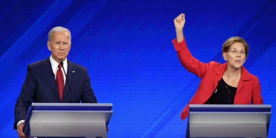 Elizabeth Warren (r.), Joe Biden