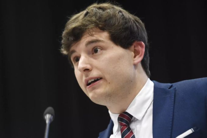 Benjamin Fischer, neuer Präsident der Zürcher SVP, will vermehrt Referenden ergreifen. benjamin fischer
