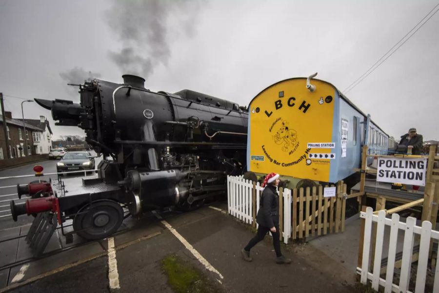 Auch in diesem Eisenbahnwagen Leeming Bar kann die Stimme abgegeben werden.